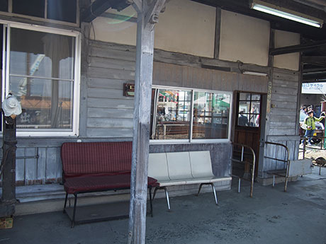 上高地線・新村駅旧駅舎