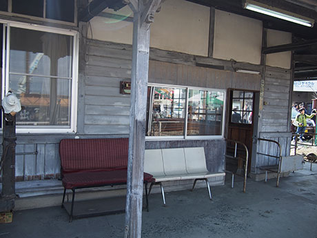 上高地線・新村駅旧駅舎